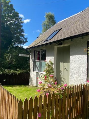 Cobbler'S Cottage At Kindrochet, Strathtay Pitlochry Exterior photo